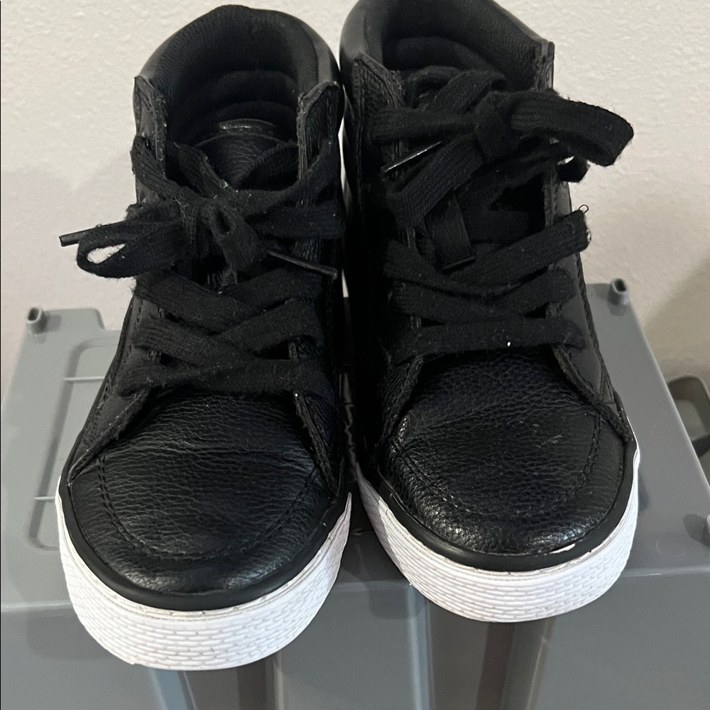 The children’s place Kids Black High-Top‎ Sneakers size 13